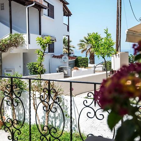 Beachfront Deluxe Apt. Пефкохори Экстерьер фото