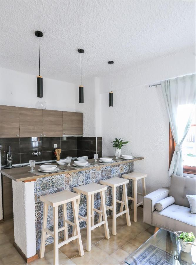 Beachfront Deluxe Apt. Пефкохори Экстерьер фото