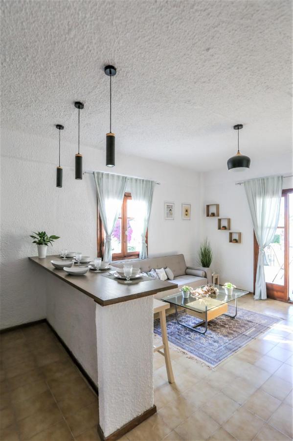 Beachfront Deluxe Apt. Пефкохори Экстерьер фото