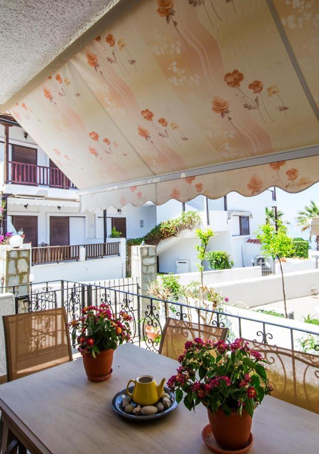Beachfront Deluxe Apt. Пефкохори Экстерьер фото