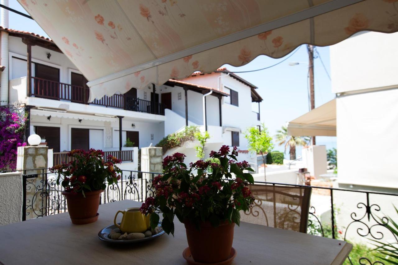 Beachfront Deluxe Apt. Пефкохори Экстерьер фото